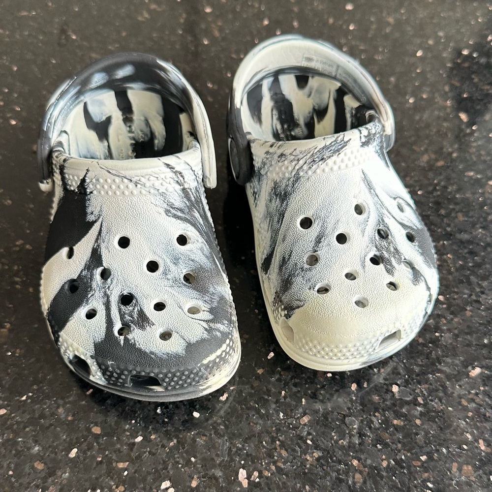 Crocs toddler C6 black and white shoes